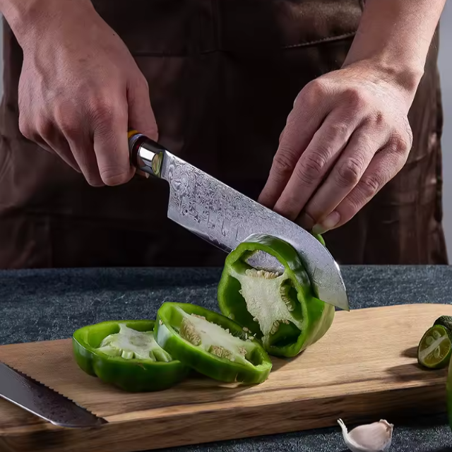 Couteau Santoku japonais en acier damas