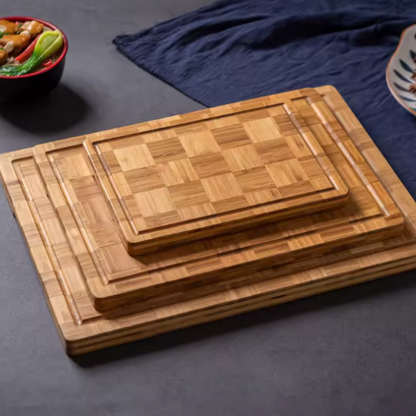 Planche à découper multifonctionnelle en bois massif