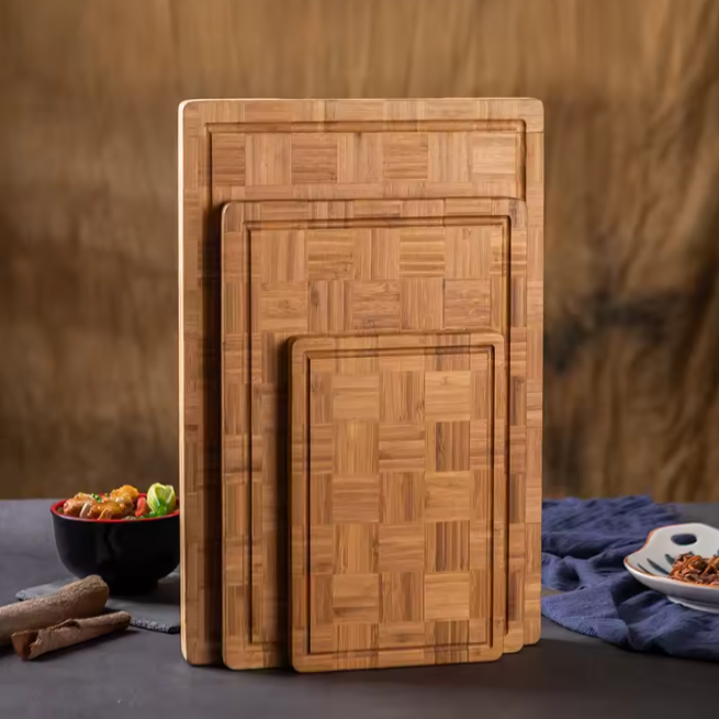 Planche à découper multifonctionnelle en bois massif