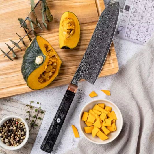 Couteau Santoku japonais en damas noir